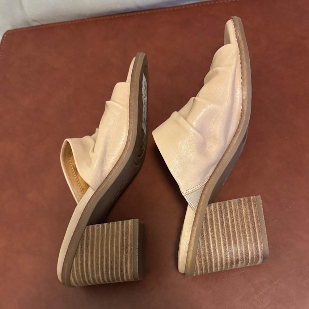 NEW Earth Women's Tan Ruched Mules - Picture 10 of 11